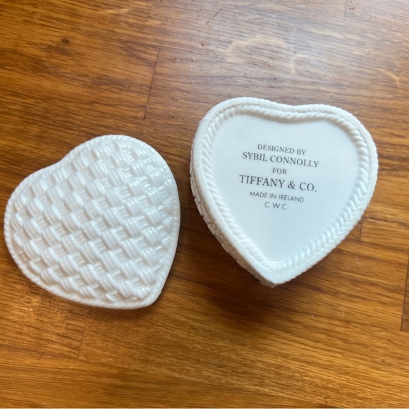 Tiffany & Co Vintage White Porcelain Heart-Shaped Trinket Box by Sybil Connolly - Picture 2 of 6